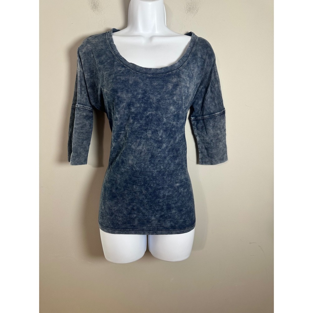 Cloth & Stone Anthropologie Blue Acid Wash Scoop Neck 3/4 Sleeve Top Small